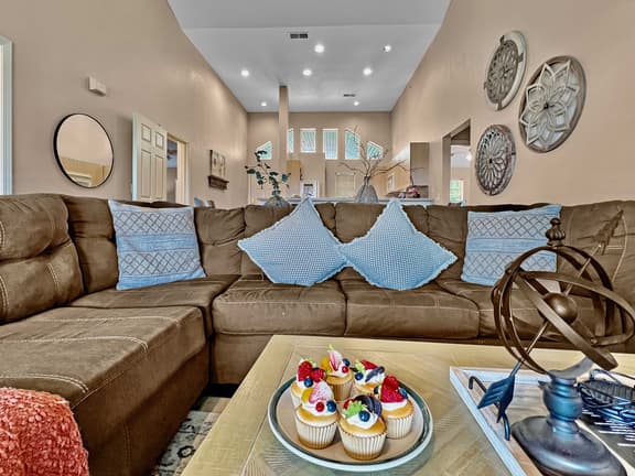 4 King Beds Penthouse Secluded yet mins to Strip - Image 1