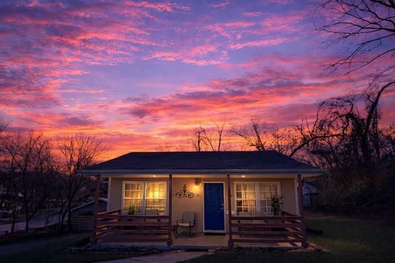 Walk to Downtown, Hot Tub, Game Room, Boat Parking - Image 1
